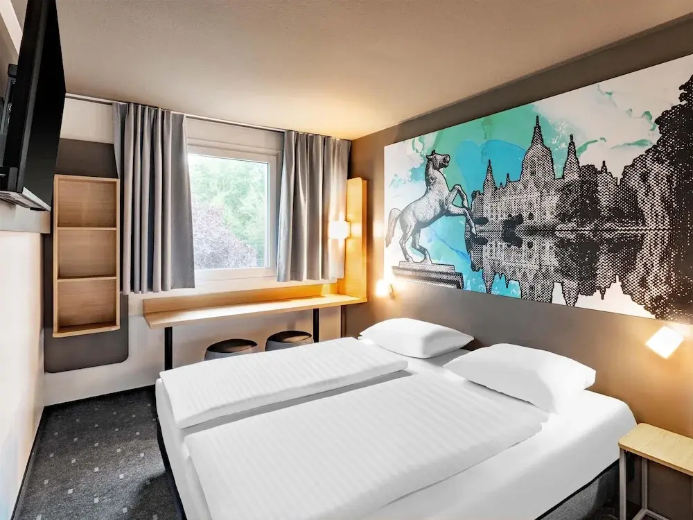 Double room (full double bed)