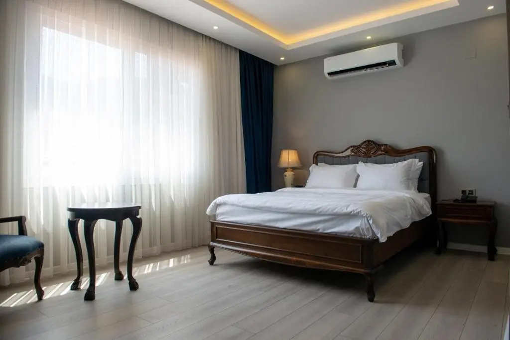 Deluxe Suite
