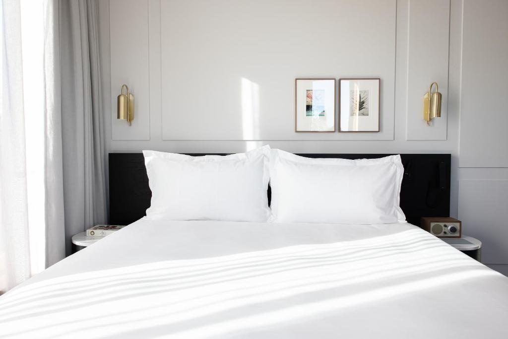 (1)Luxury Superior Double room (full double bed) (bed type is subject to availability) at Pillows Grand Boutique Hotel Maurits At The Park Small Luxury Hotels in Amsterdam