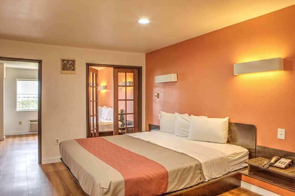 Отель Motel 6 Dallas, TX - Northwest в Далласе
