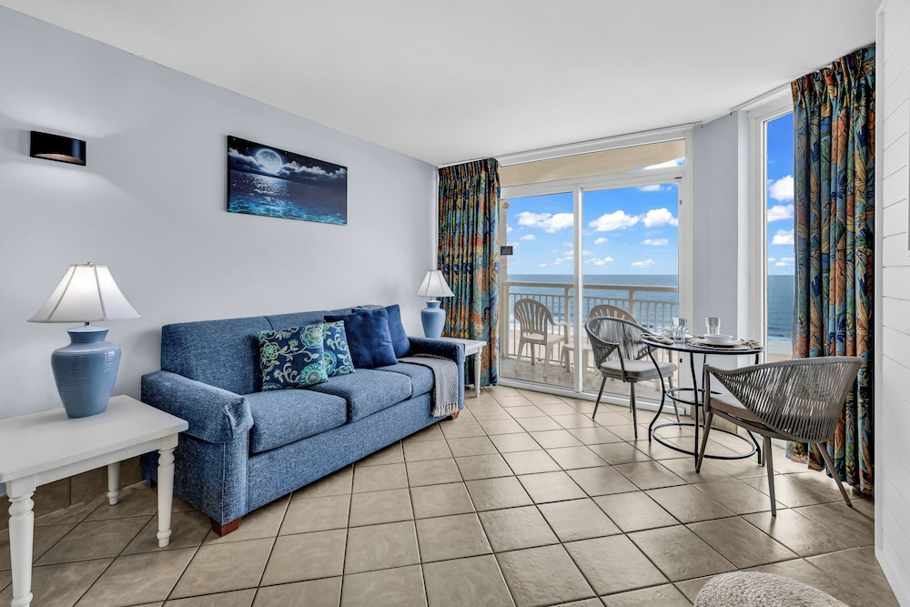 Standard Double room with balcony and with ocean view (full double bed)