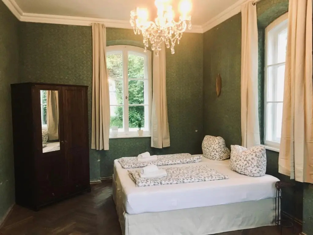 Economy room