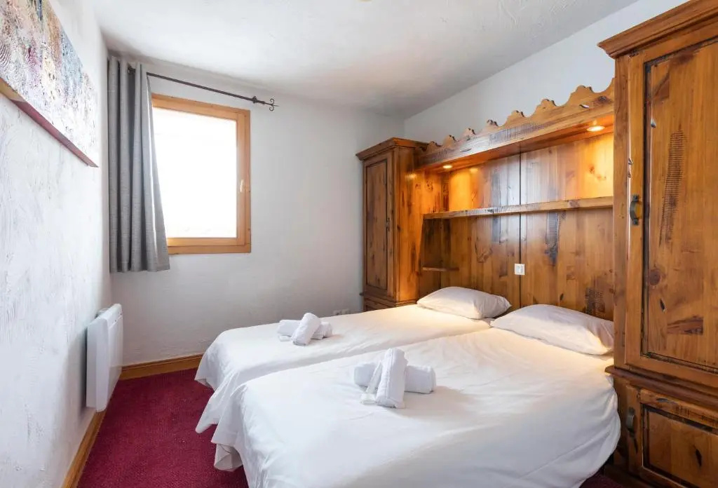 2 Bedrooms Apartment