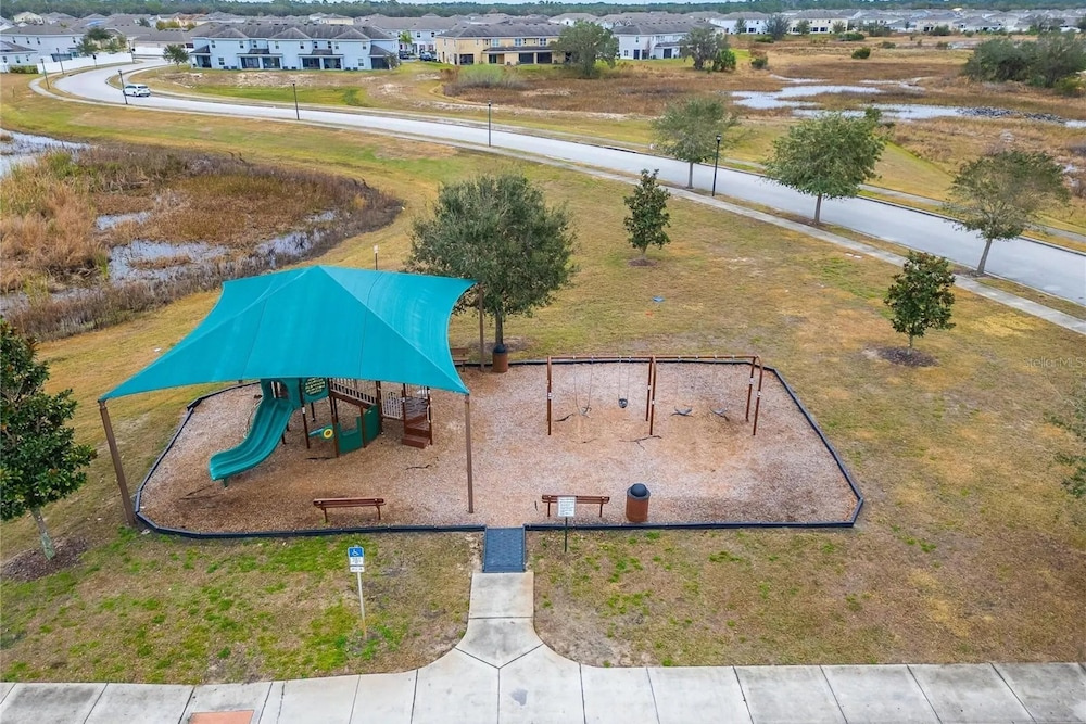 Cozy Townhouse With Private Screened Patio & Community Pool Near Theme Parks