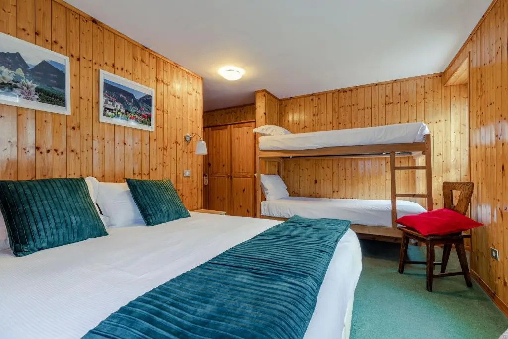 Standard Quadruple room with mountain view