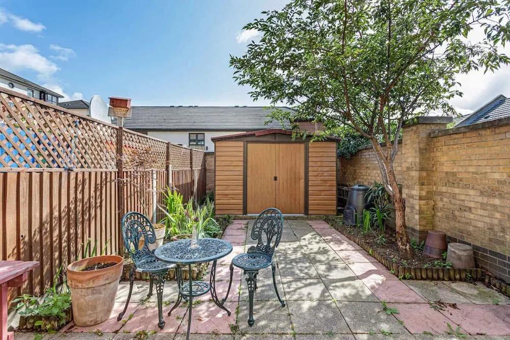Beautiful 3 Bed House W Patio 10 Mins to Excel