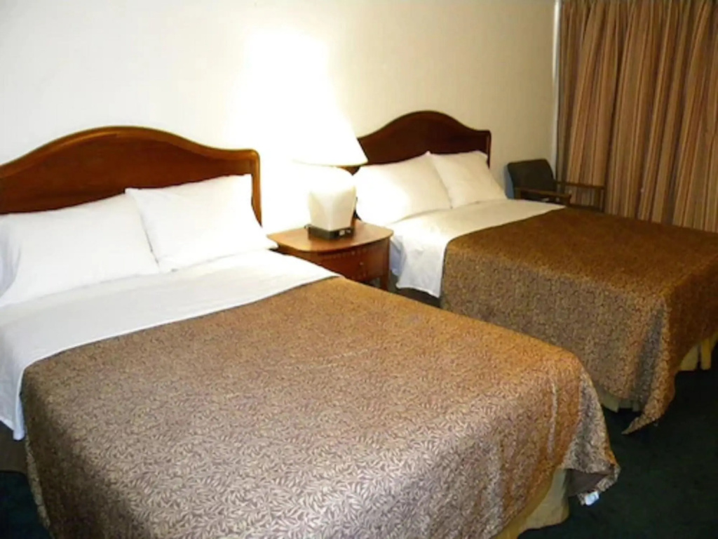 Fairway Inn by the Falls — 5