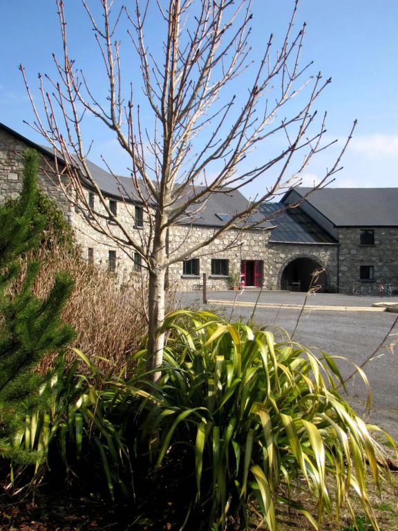 The Inn to the West