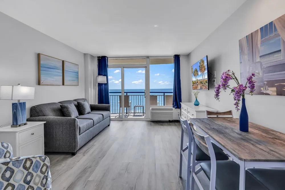 1 Bedroom Standard room with balcony and beachfront
