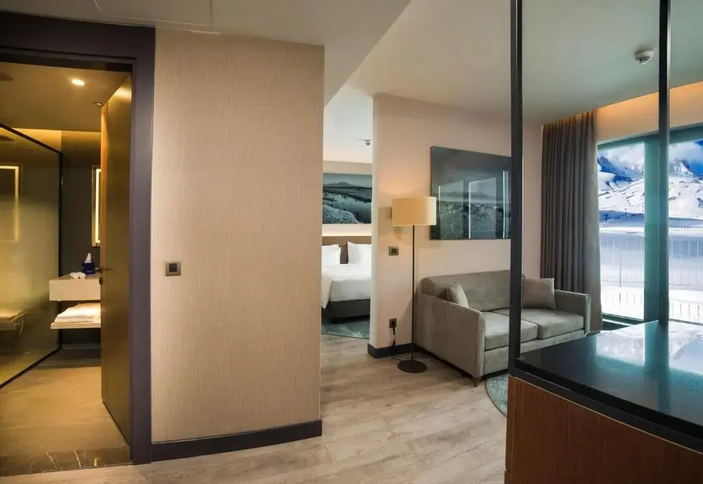 Lobby & Reception