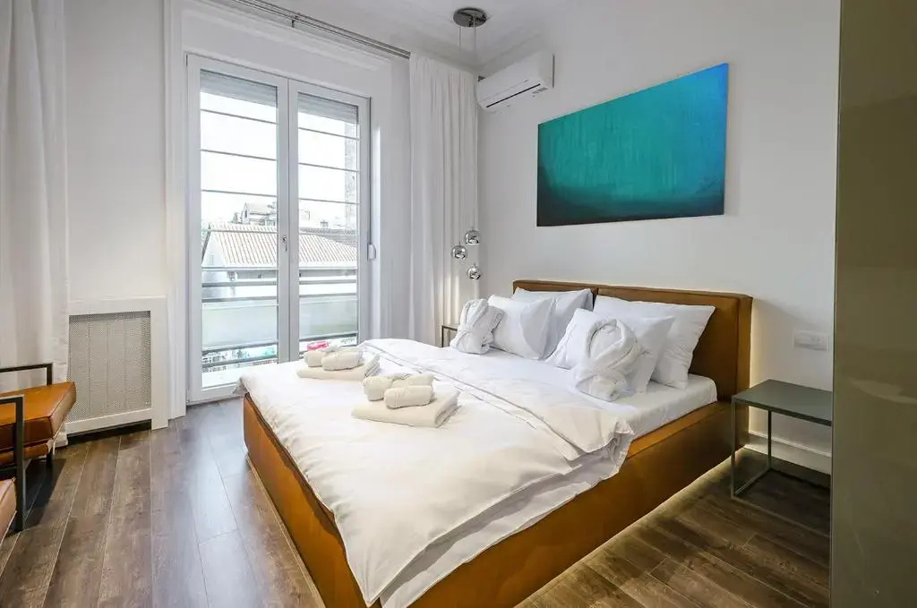 Deluxe Double room with balcony (full double bed)