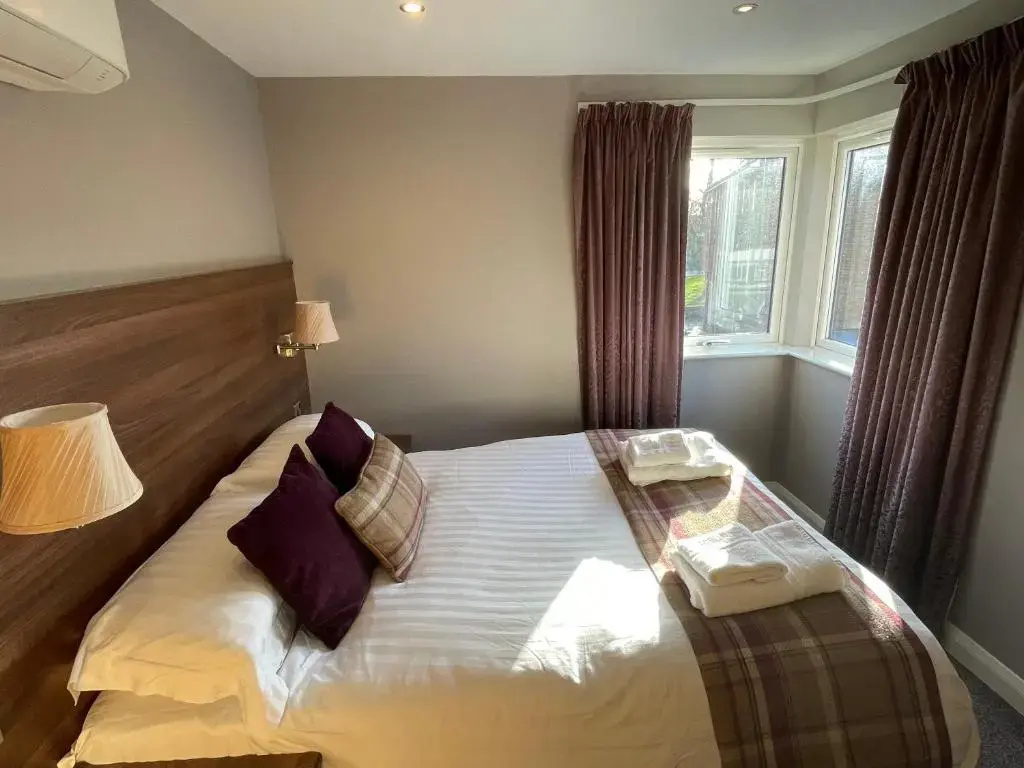 Deluxe Double room (full double bed)