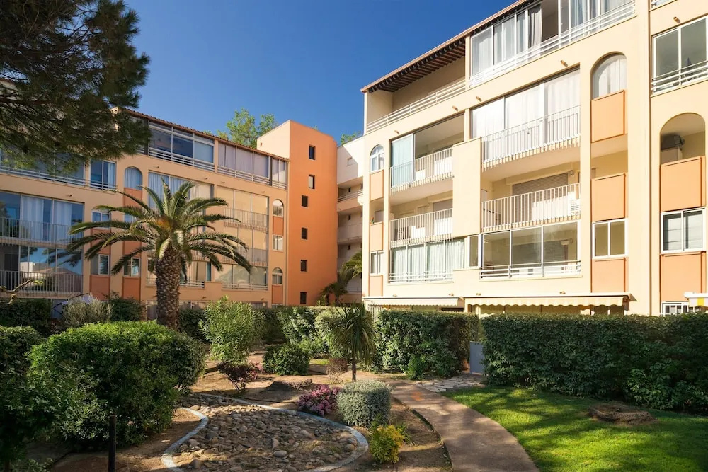 Family Stay Near Beach & Marina