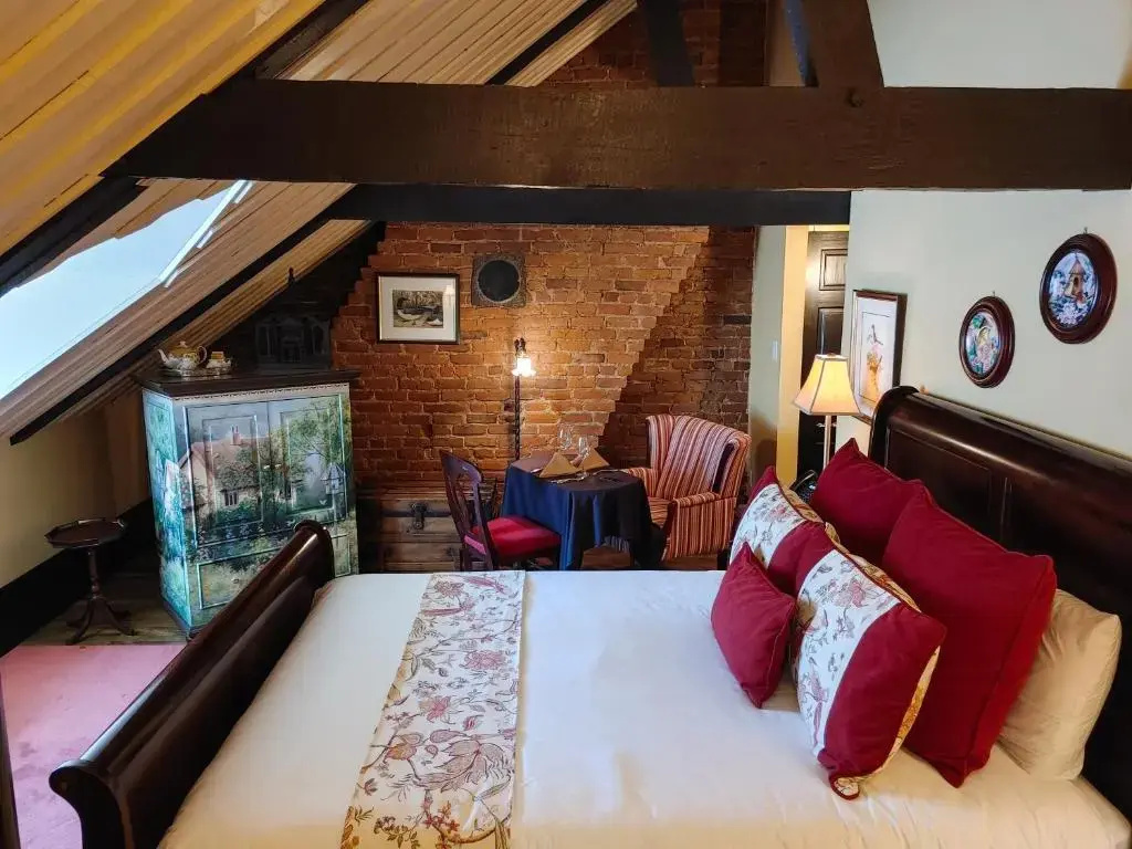 Superior Double room (full double bed)