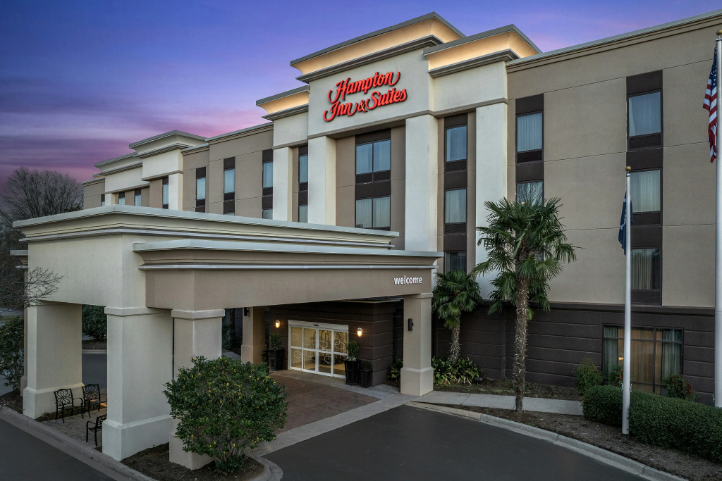 Hampton Inn & Suites Clinton - I-26