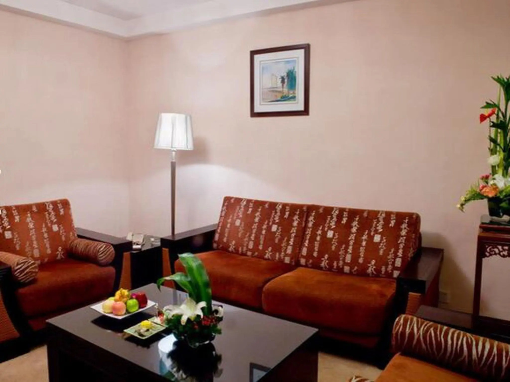 Deluxe Double Suite with lake view full double bed