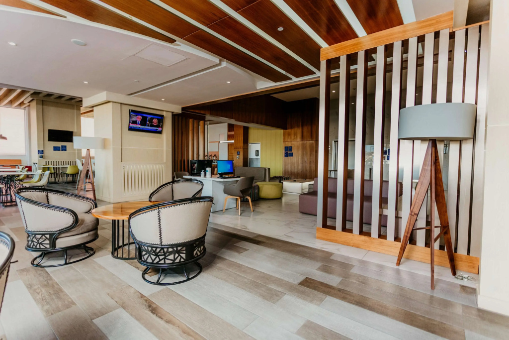 Lobby & Reception