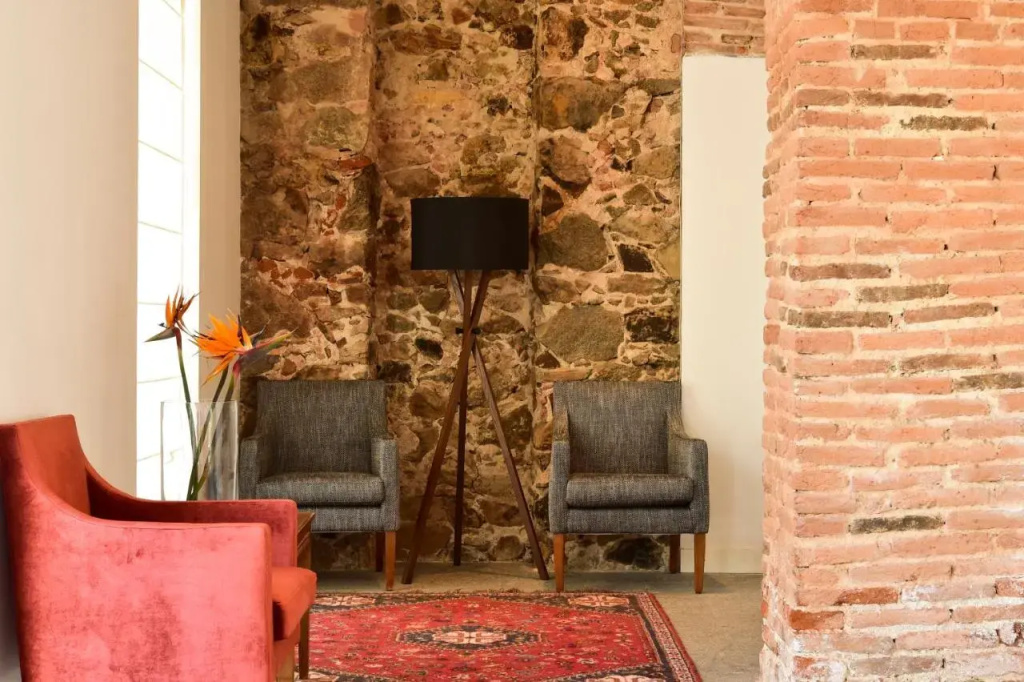 Lobby & Reception