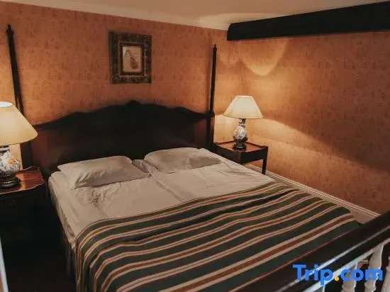 Double Junior Suite (full double bed)