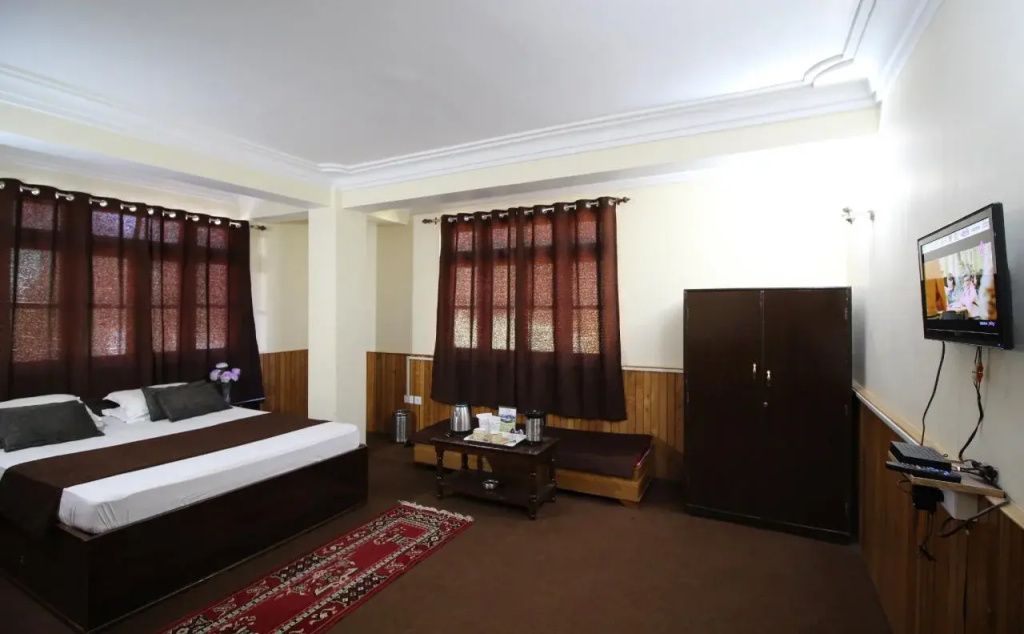 Lobby & Reception