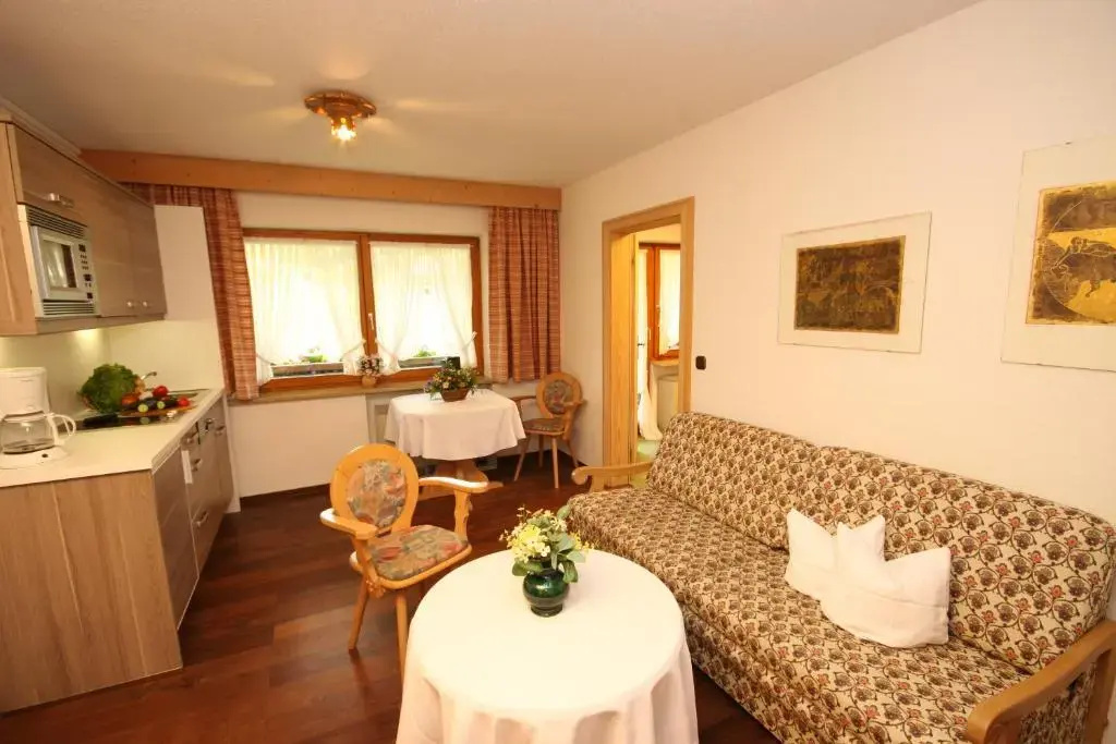 2 Bedrooms Apartment