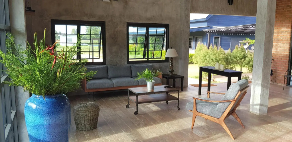 Lobby & Reception