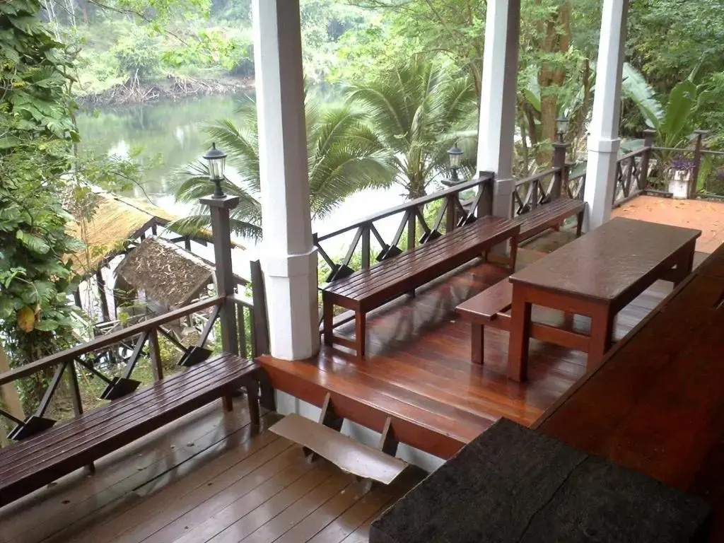 4 Bedrooms Cottage