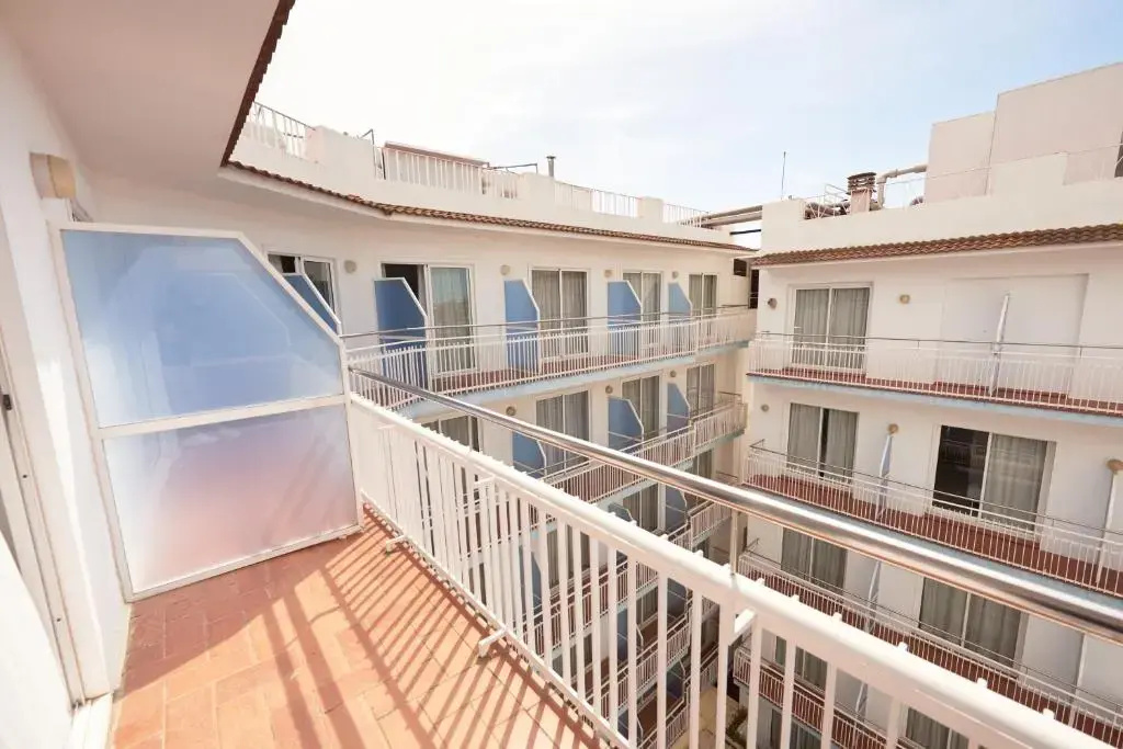 Standard Double room with pool view (full double bed)