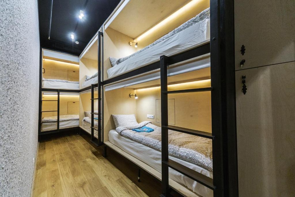 Кровать в общем номере в Icon hostel