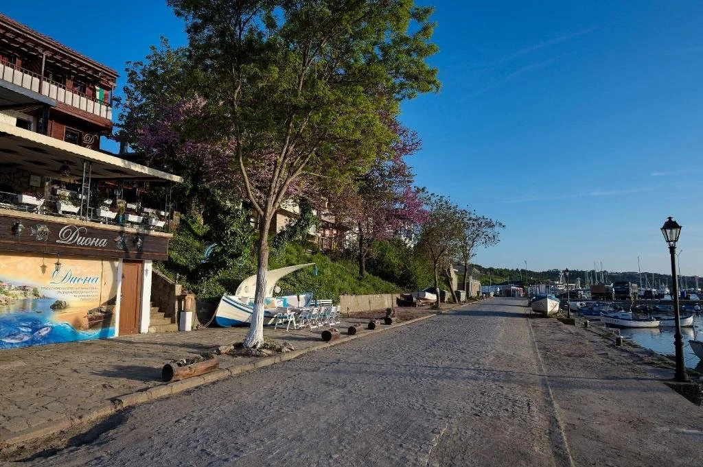 Beach & Waterfront