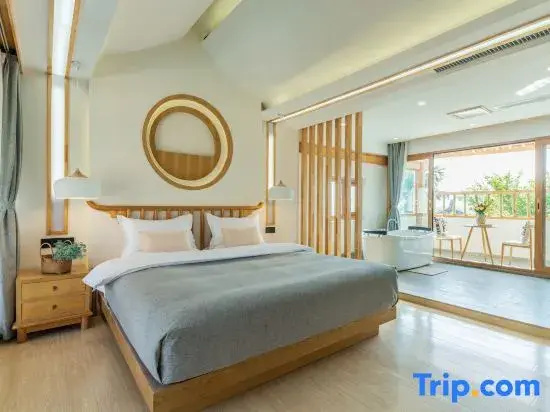 Standard Double room with balcony (full double bed)