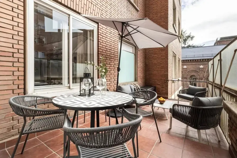 Real - 3 Bedroom and Terrace in Almagro