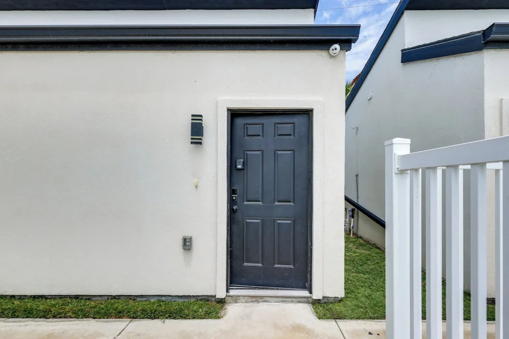 Walkable Studio w/ Pool in South Padre Island!