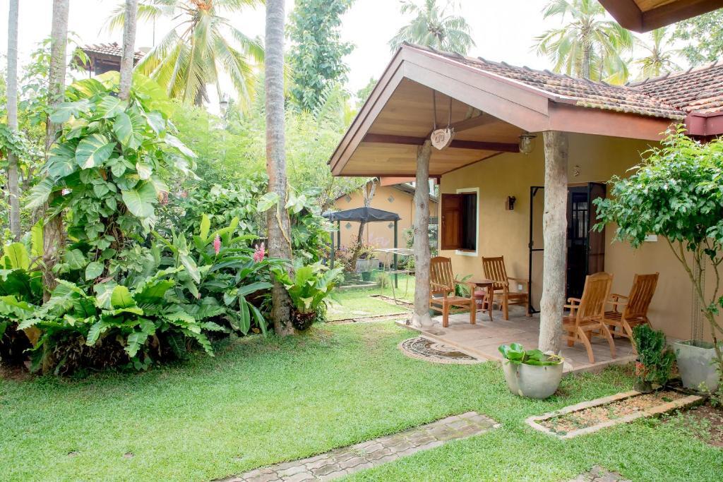 Villa Shade