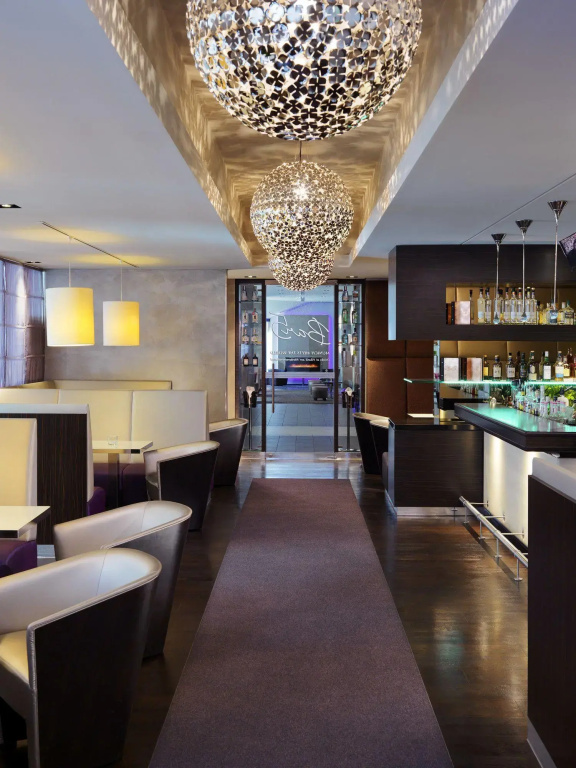 Lobby & Reception