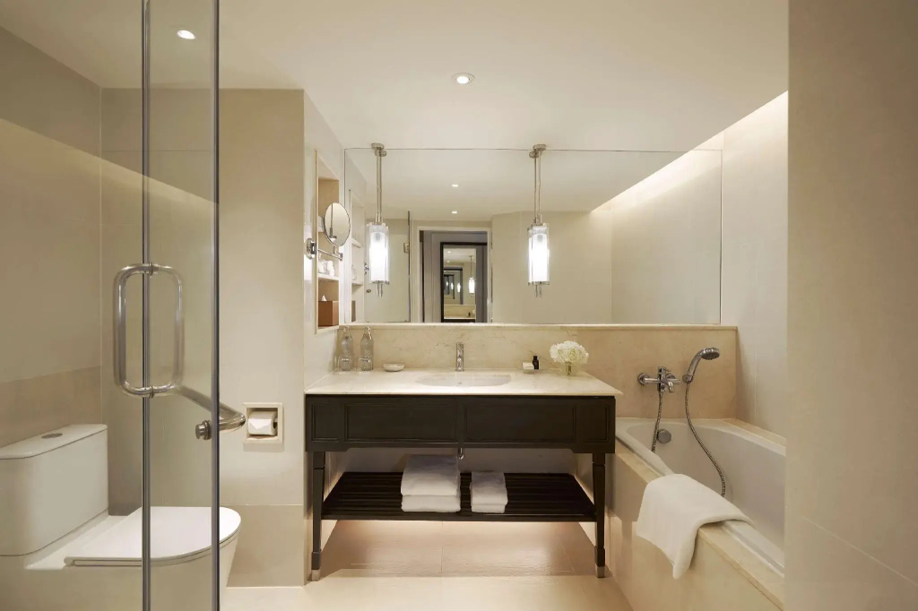 1 Bedroom Double Basement Suite (full double bed)