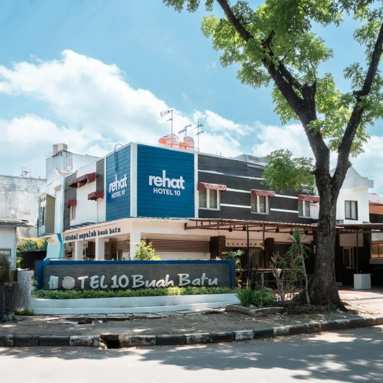 Rehat at Hotel 10 Buah Batu in Bandung