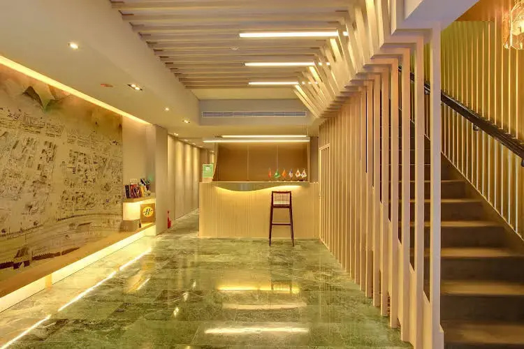 Lobby & Reception