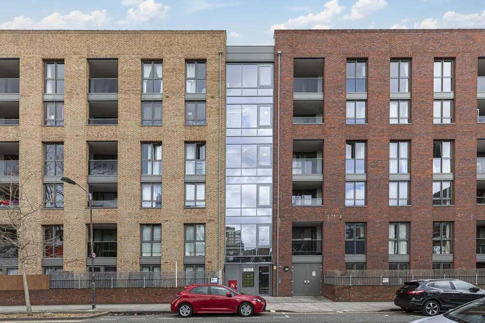 Stylish 2-bed flat w/ terrace in South East London