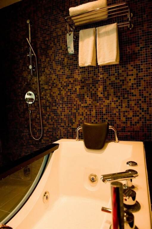 Hotel Sixty3
