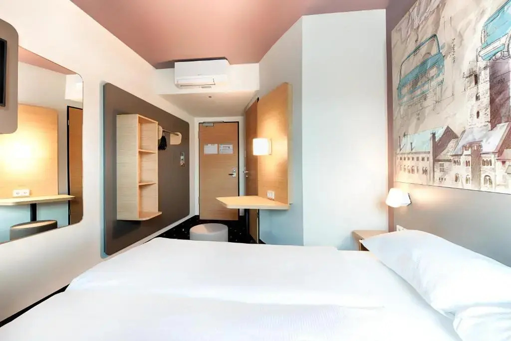 Standard Double room (full double bed)