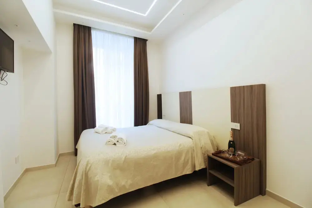Deluxe Double room (full double bed)