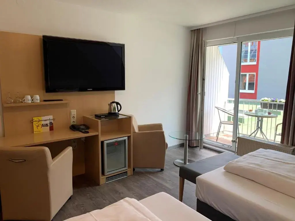 Standard Double room with balcony (full double bed)