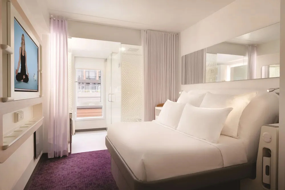 Premium Double room with partial harbor view (full double bed)