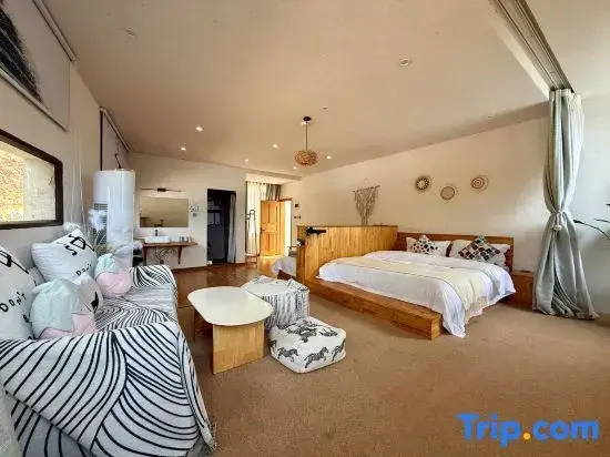Standard Family room with lake view
