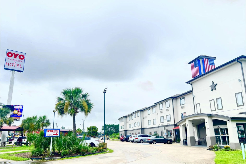 Oyo Townhouse Sulphur,LA Extended Stay I-10
