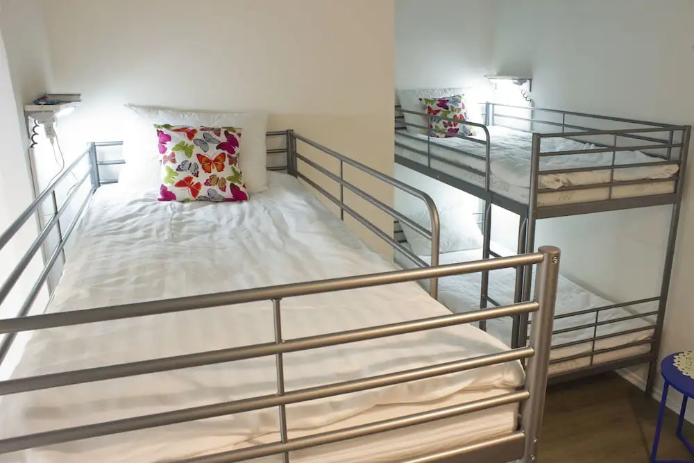 Кровать в общем номере в Warsaw Downtown Hostel