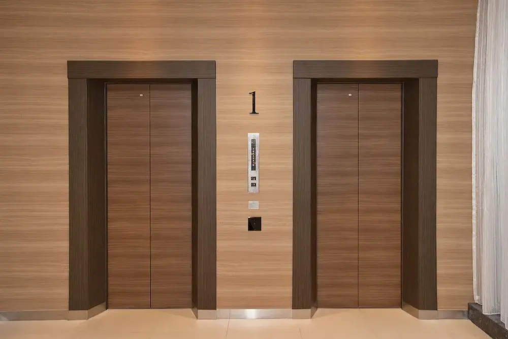 Lobby & Reception