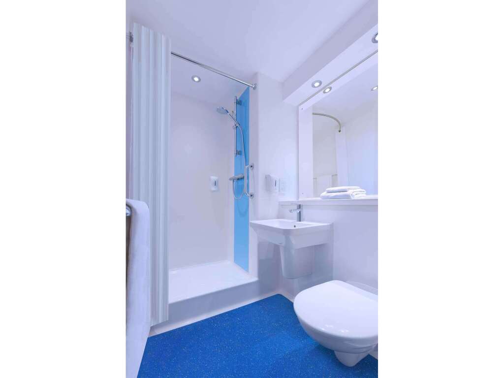 Travelodge Derby Cricket Ground - 2
