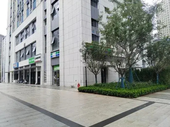 Yilan Design Art Homestay (Xi'an University of Arts and Sciences Wanda Plaza)